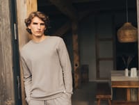 mężczyzna w szarym jednolitym komplecie dresowym Henderson
