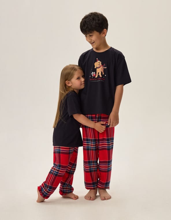 dzieci w matching pajamas na święta ESOTIQ